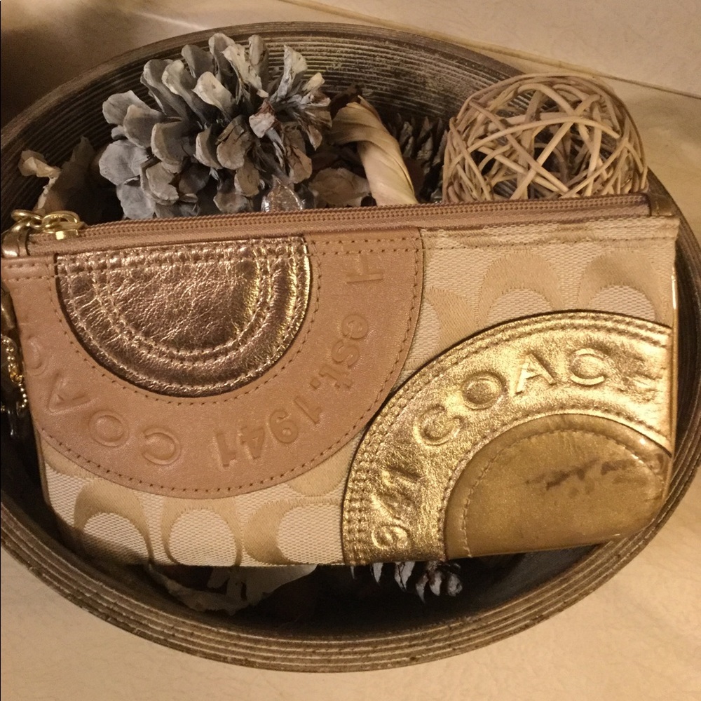 Coach Patchwork Wristlet F44276